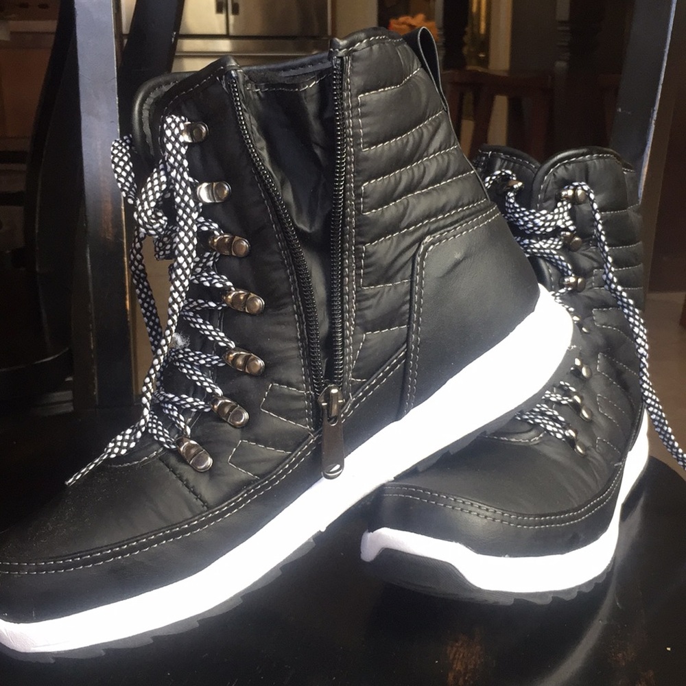 NWOT weather proof boots!!